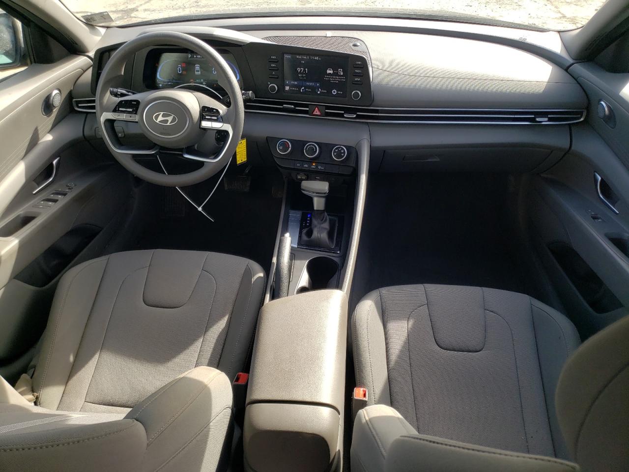 2024 Hyundai Elantra - Image 8