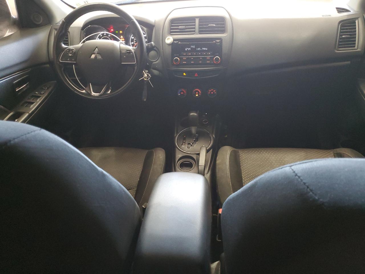 2016 Mitsubishi Outlander - Image 8
