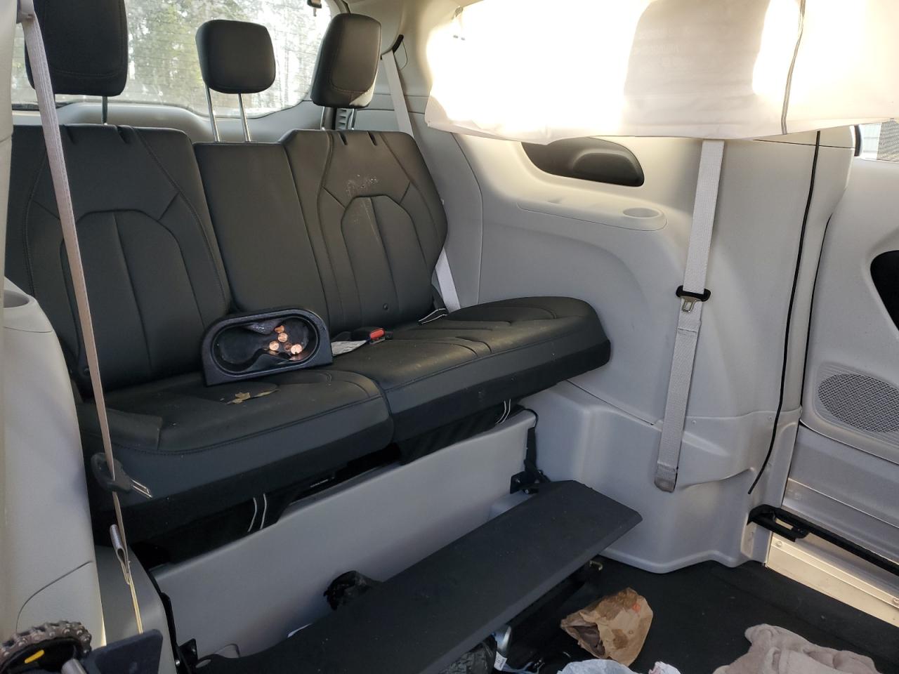 2020 Chrysler Pacifica - Image 11