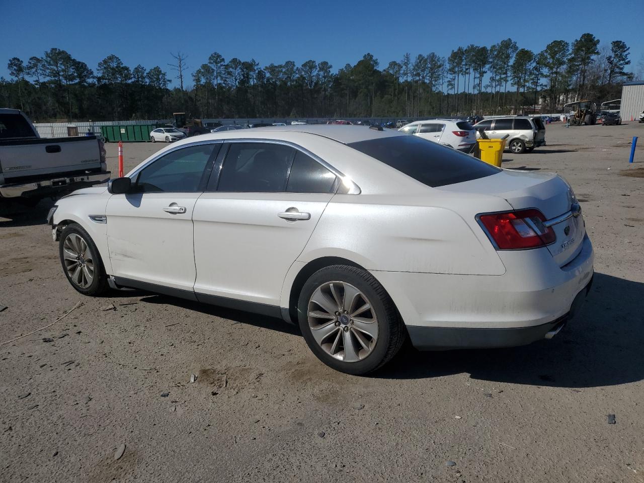 2010 Ford Taurus - Image 2