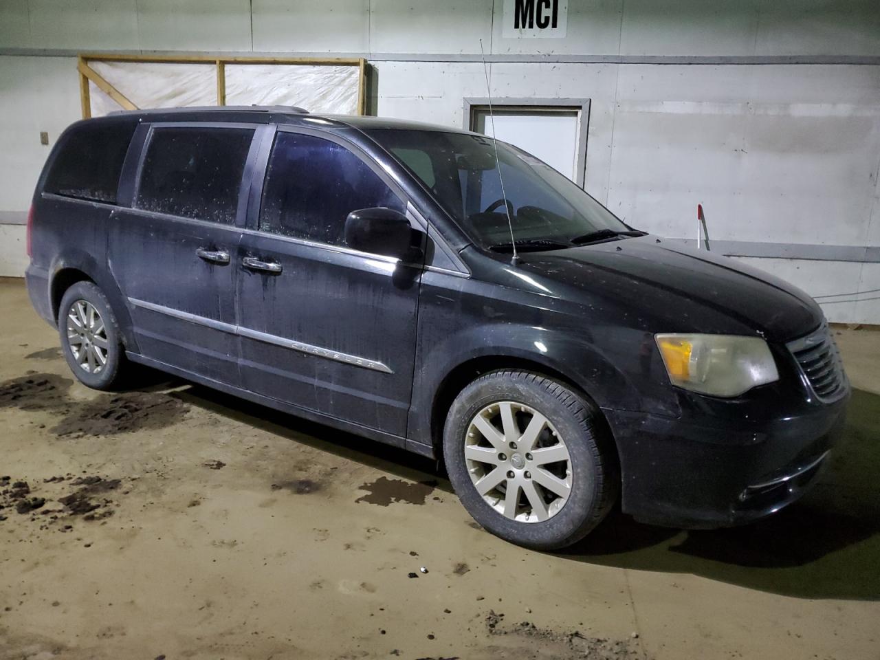 2013 Chrysler Town & Country - Image 4
