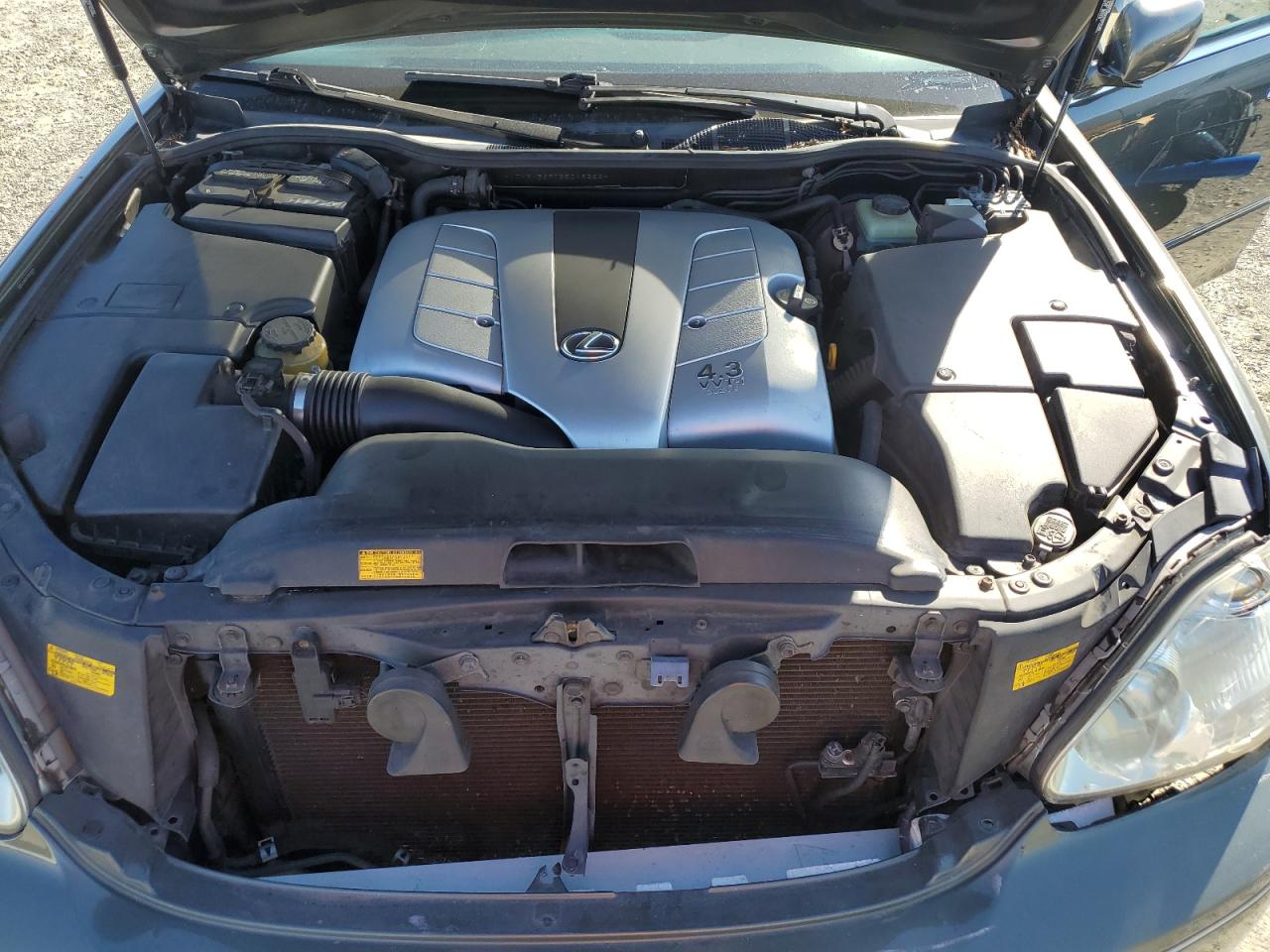 2005 Lexus LS - Image 11