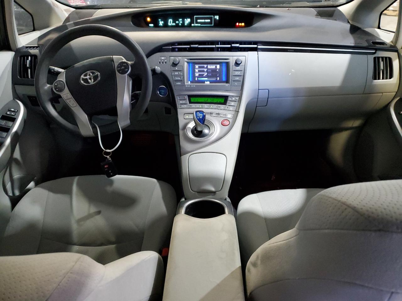 2014 Toyota Prius - Image 8