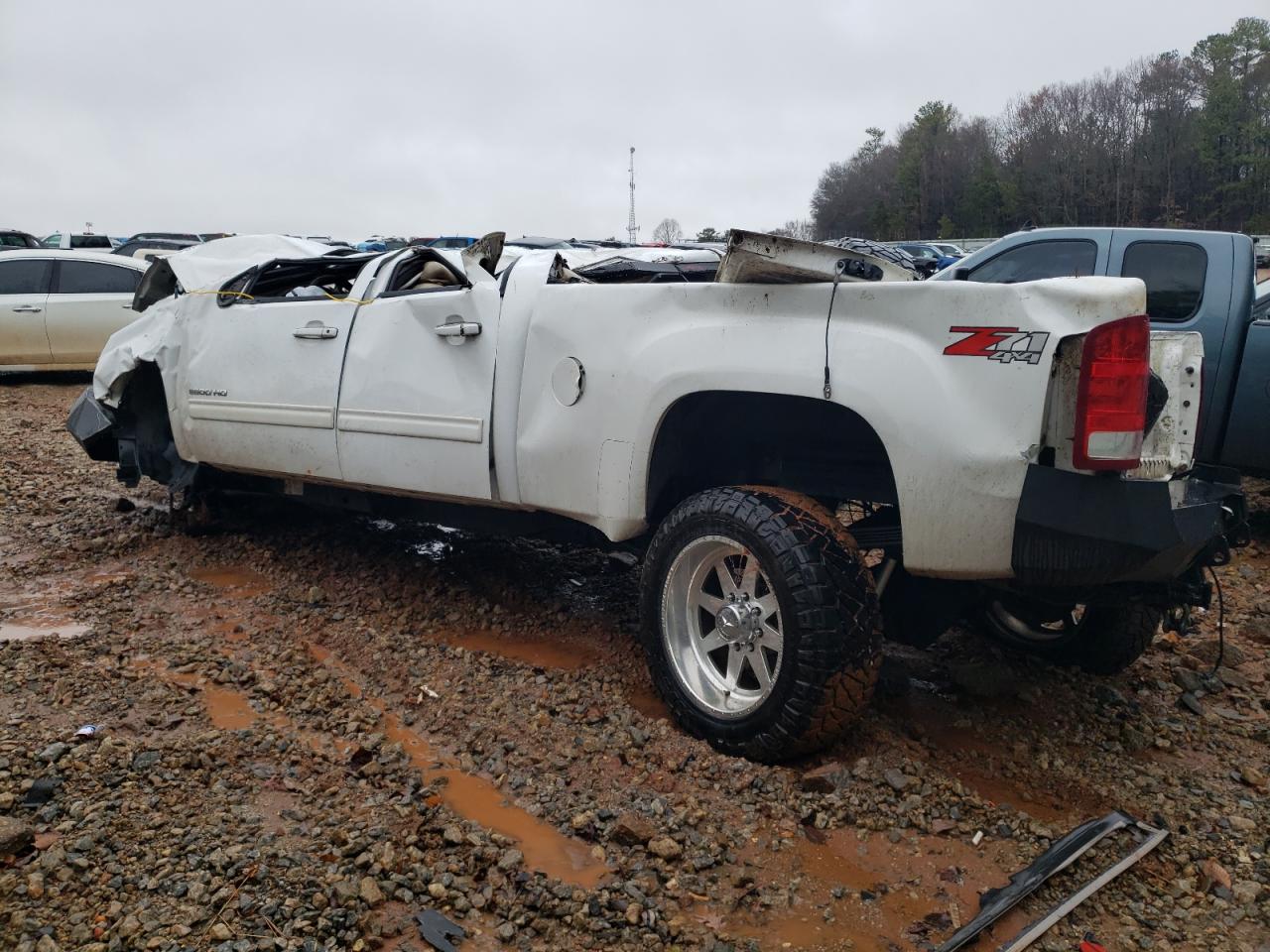 2011 GMC Sierra - Image 2