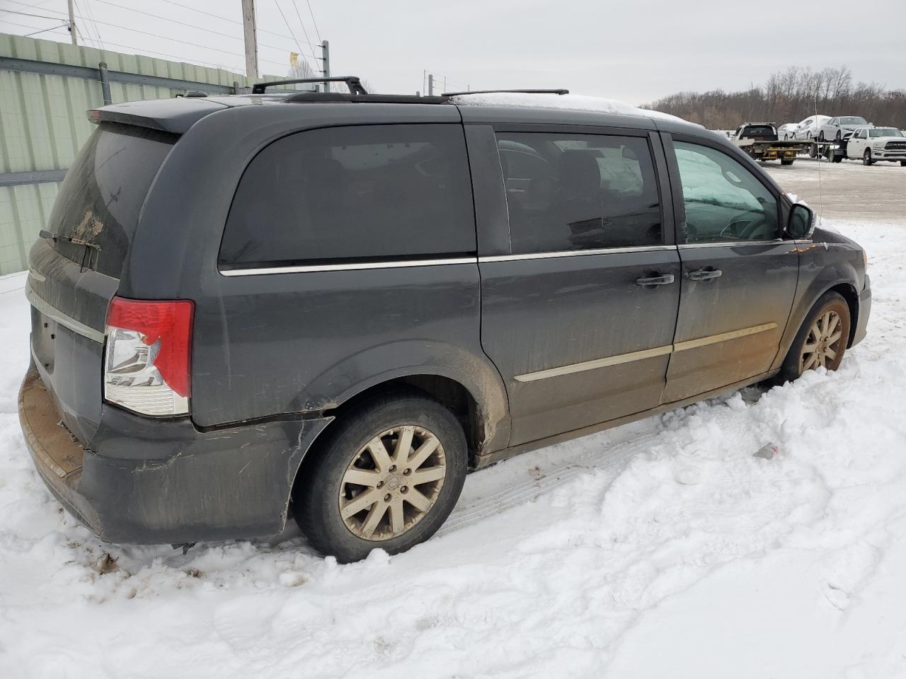 2011 Chrysler Town & Country - Image 3
