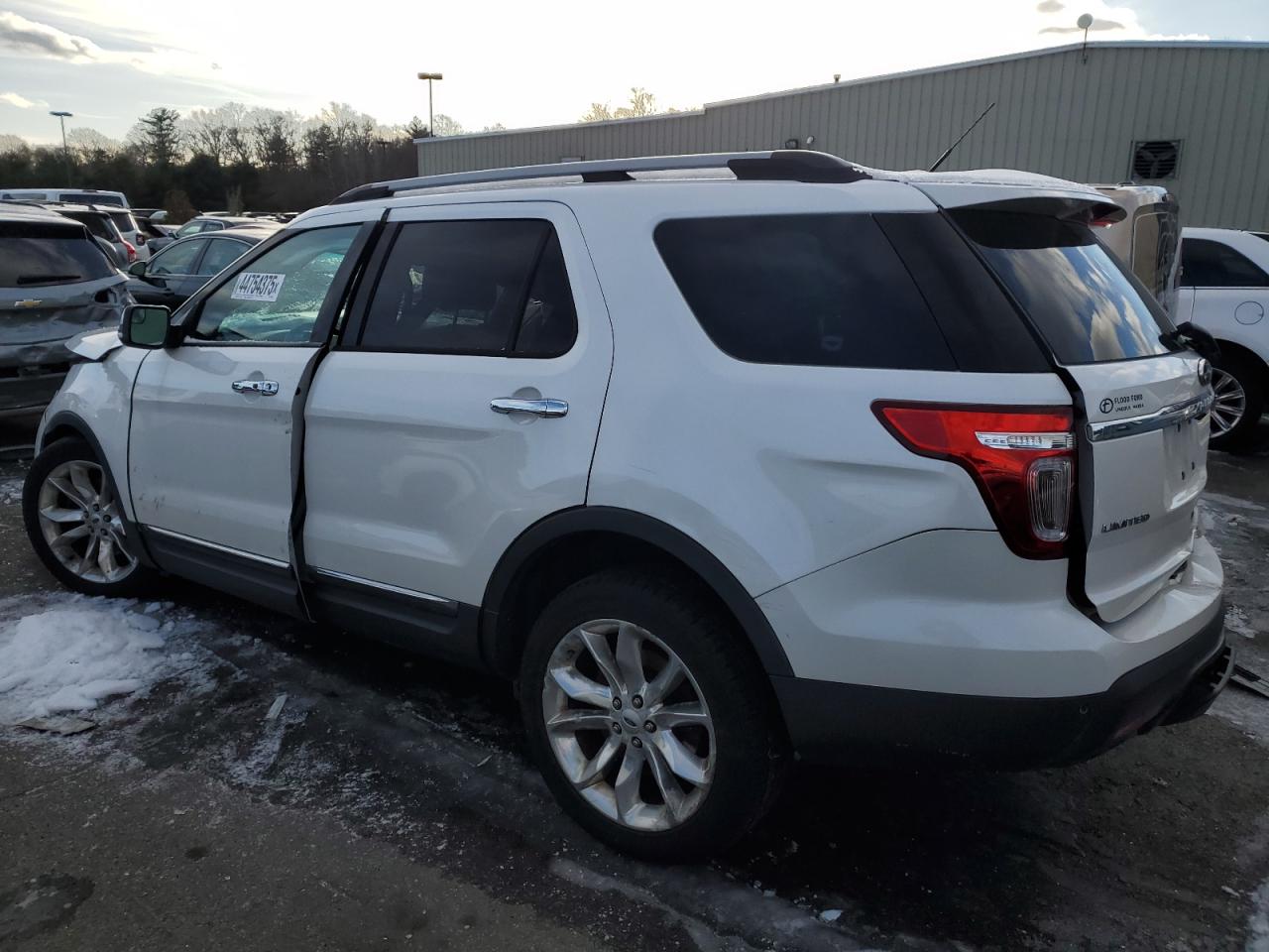 2015 Ford Explorer - Image 2