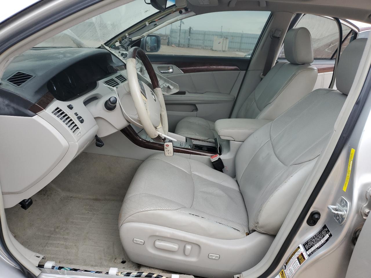 2010 Toyota Avalon - Image 7