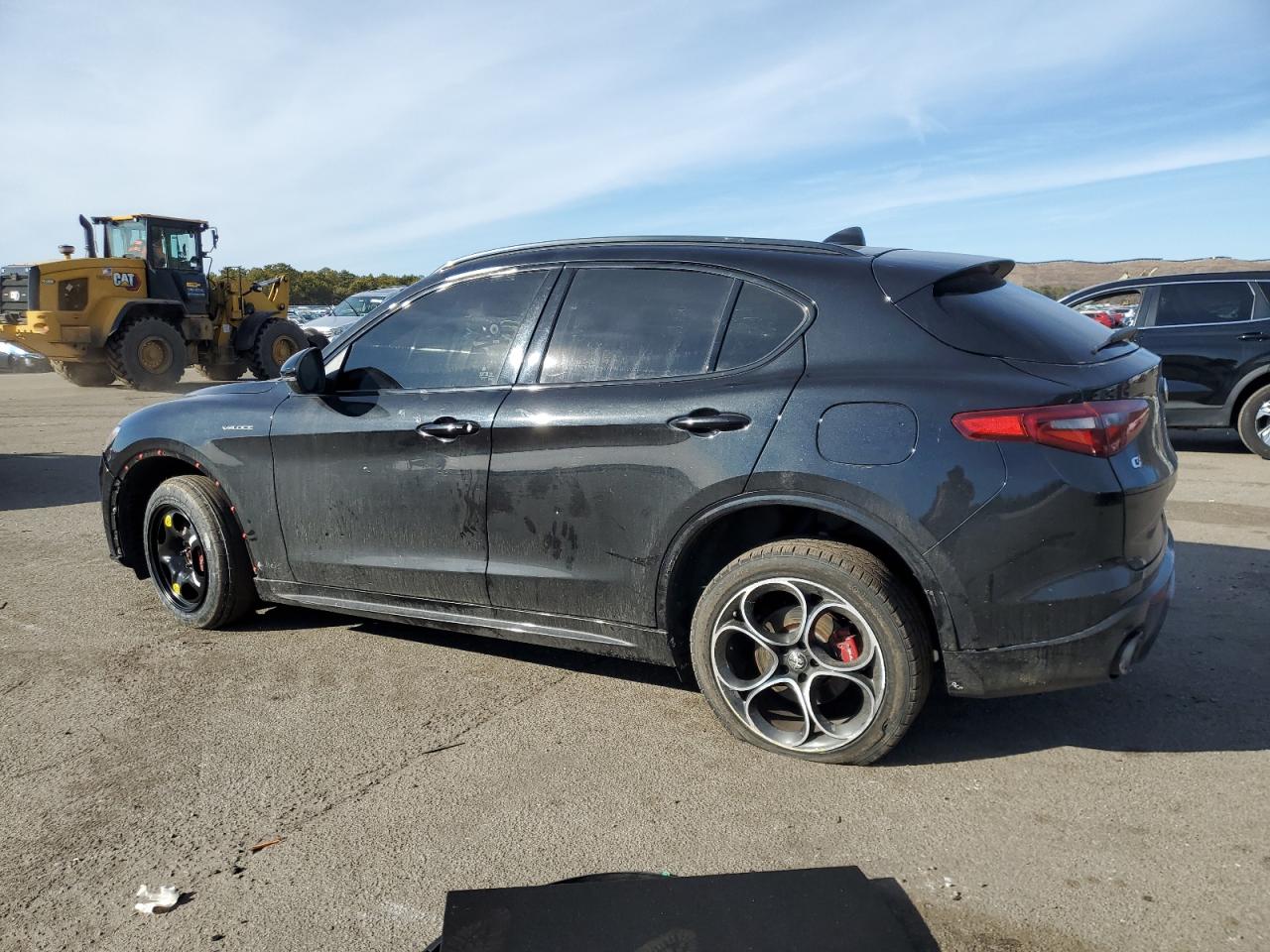 2022 Alfa Romeo Stelvio - Image 2