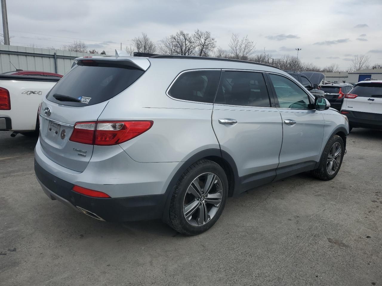 2015 Hyundai Santa Fe - Image 3