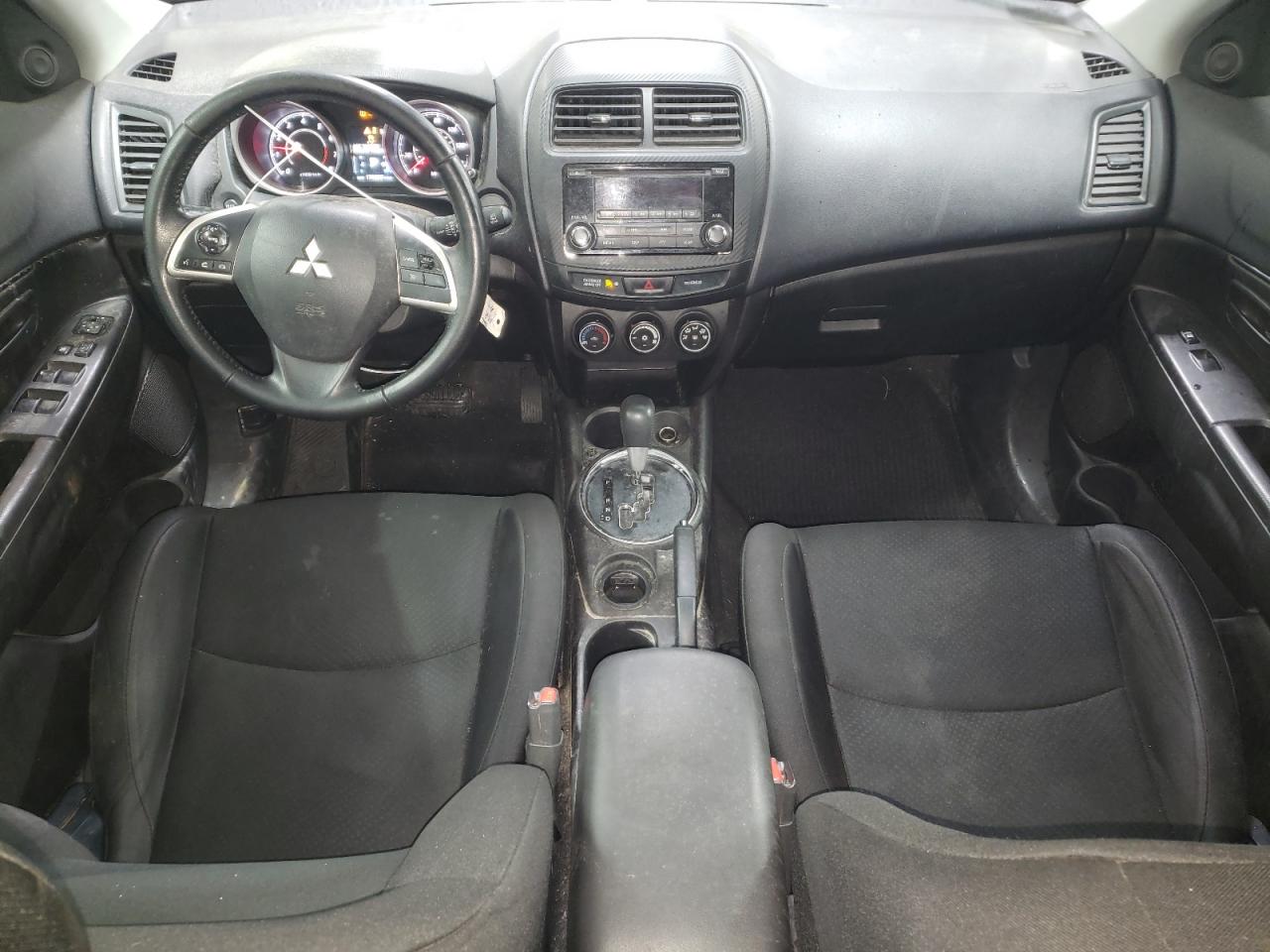 2015 Mitsubishi Outlander - Image 8