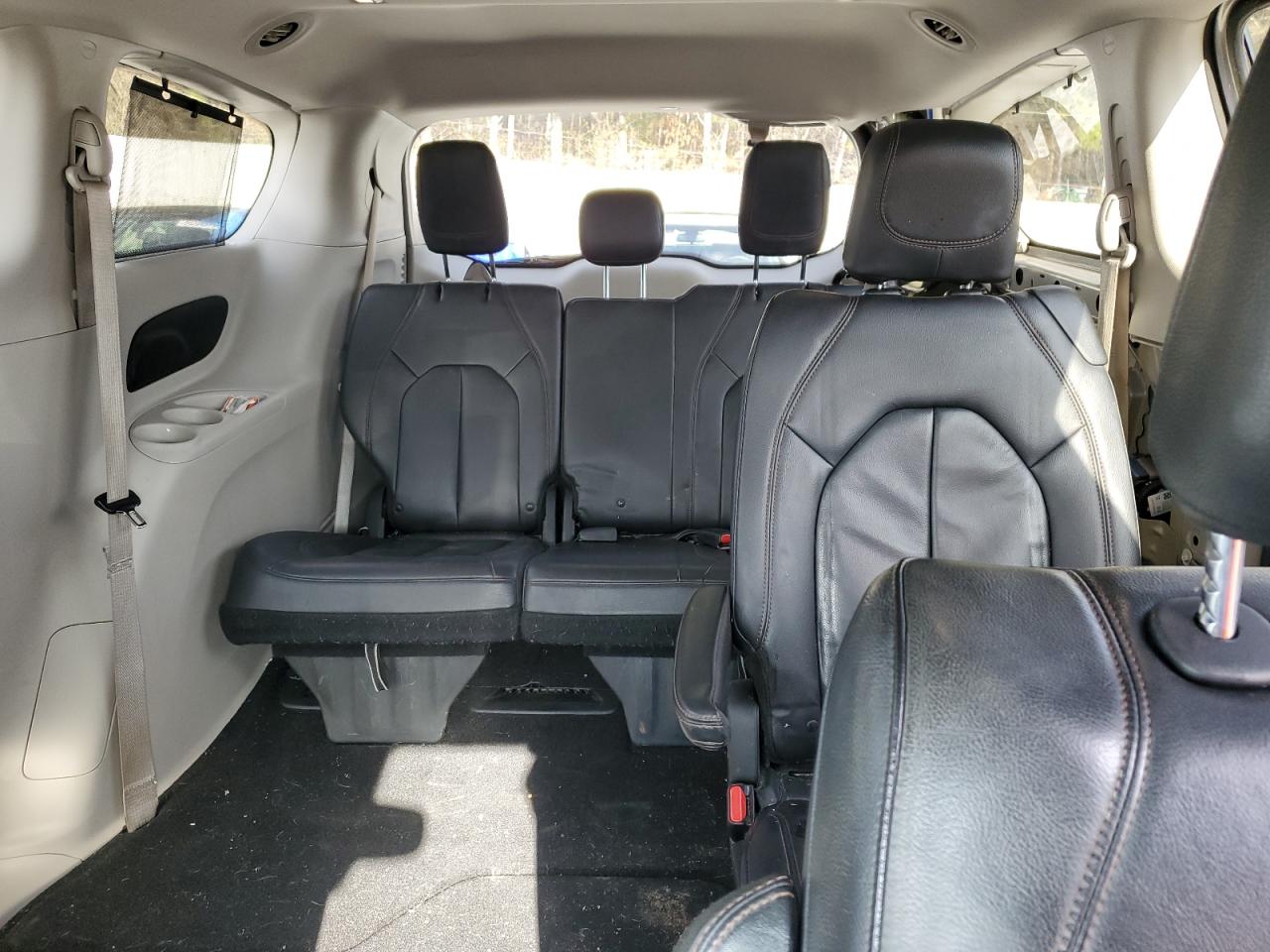 2017 Chrysler Pacifica - Image 10