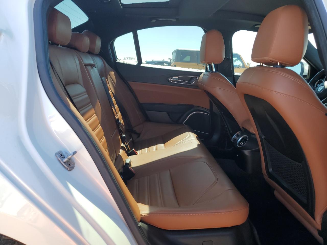 2019 Alfa Romeo Giulia - Image 10