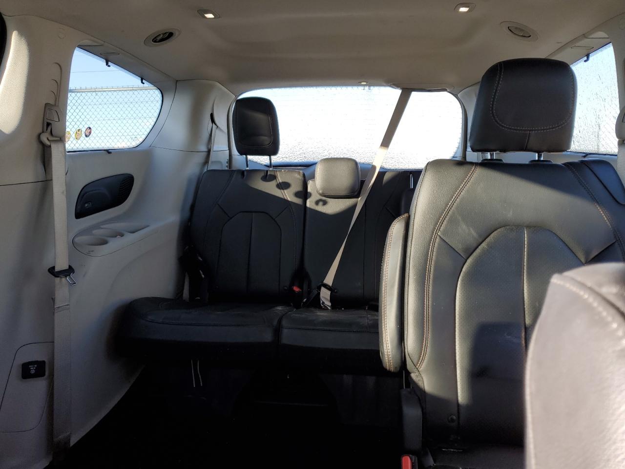 2020 Chrysler Pacifica - Image 10
