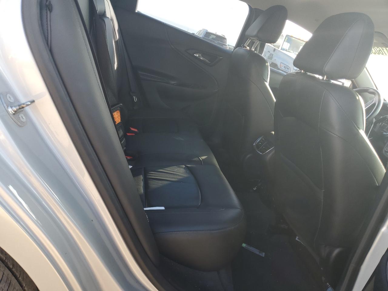 2017 Chevrolet Malibu - Image 10