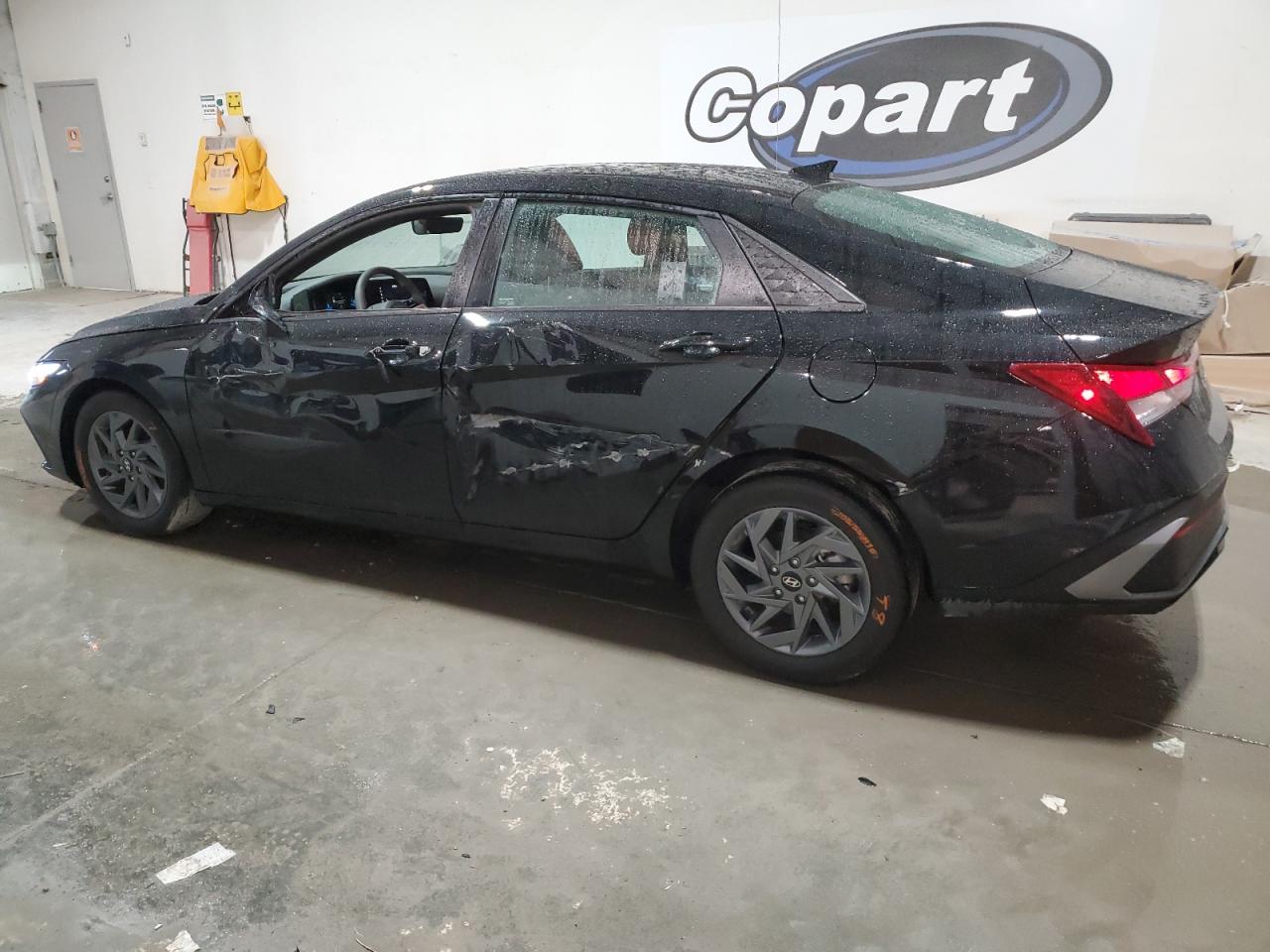 2024 Hyundai Elantra - Image 2
