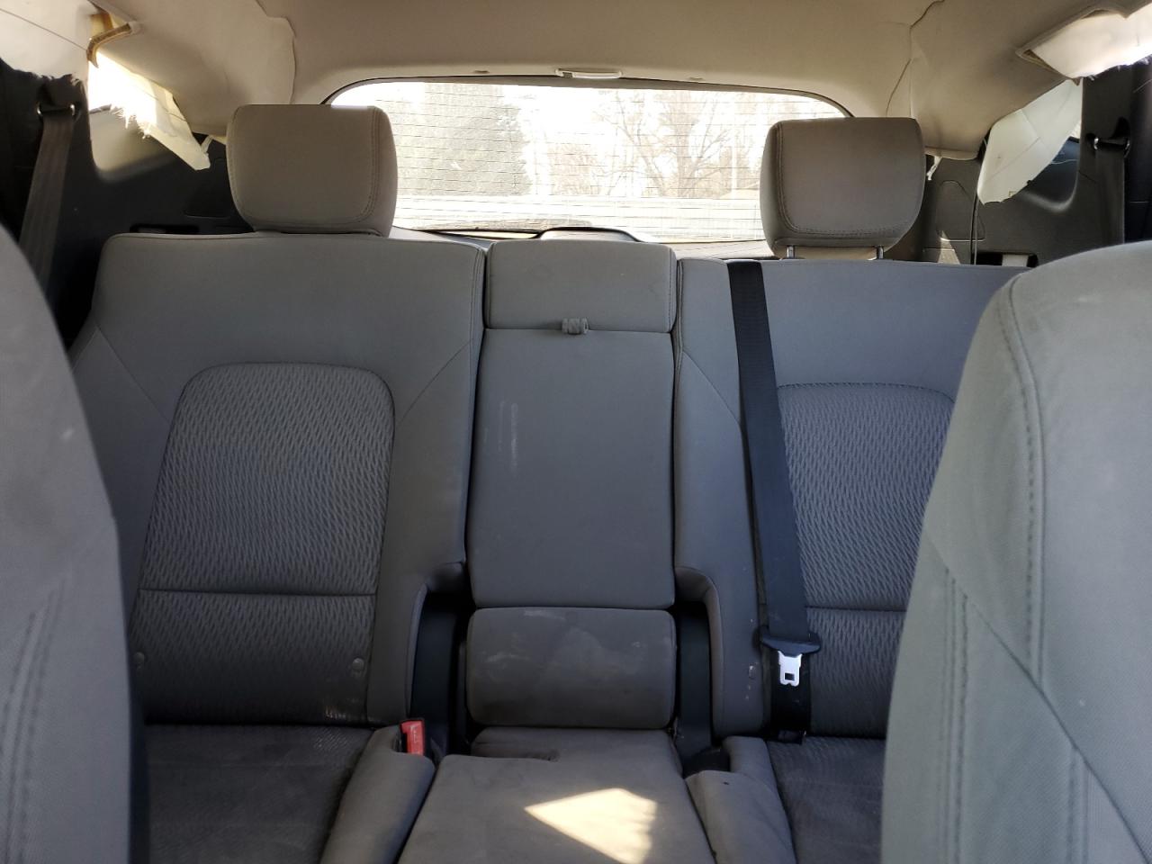 2015 Hyundai Santa Fe - Image 10