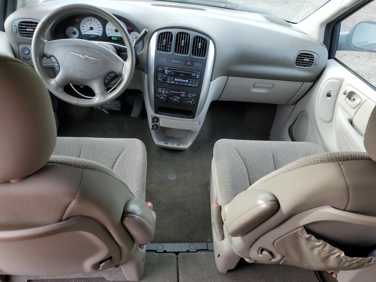 2006 Chrysler Town & Country - Image 8