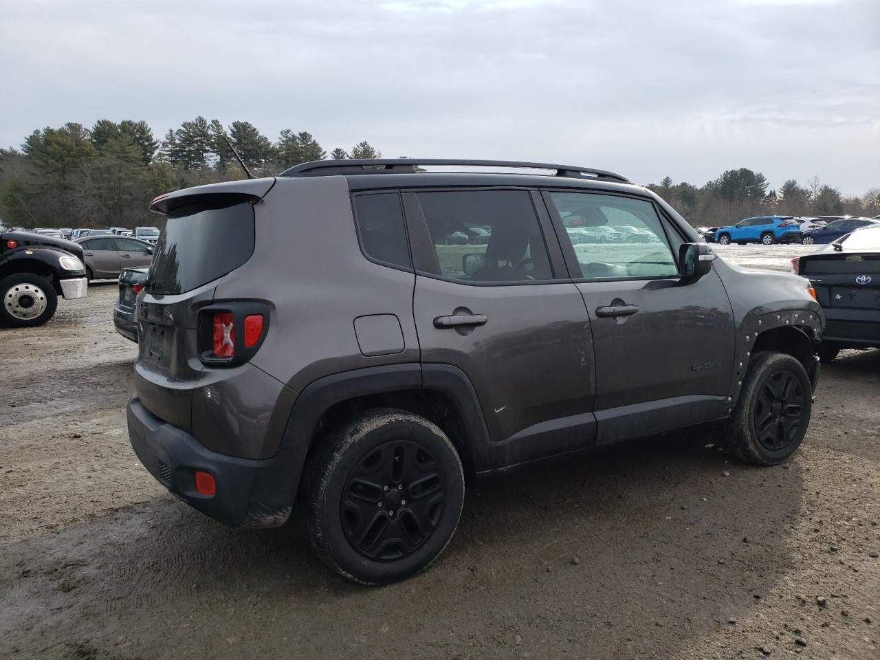 2016 Jeep Renegade - Image 3
