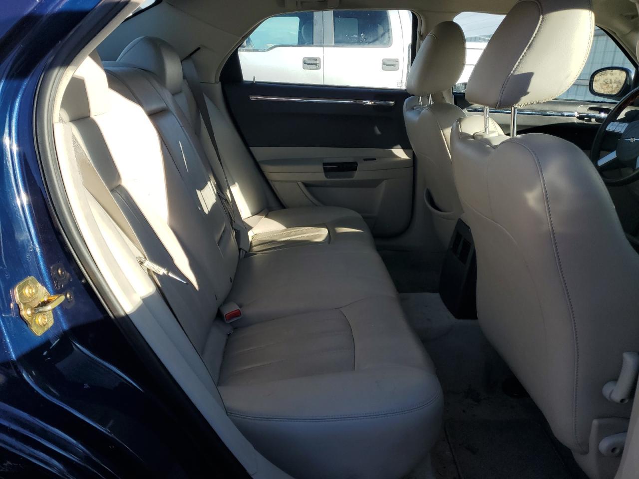 2005 Chrysler 300 - Image 10