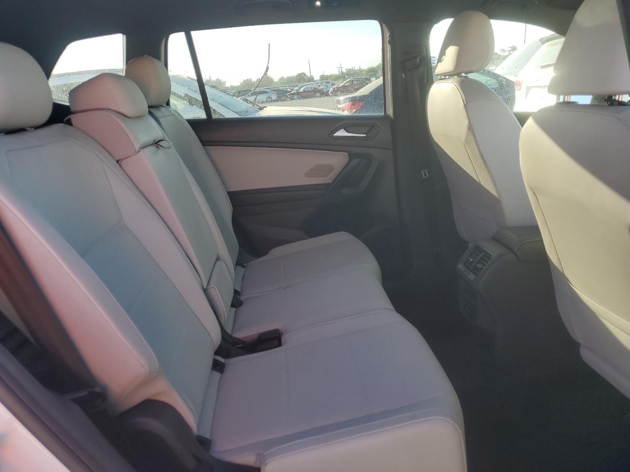 2021 Volkswagen Tiguan - Image 11