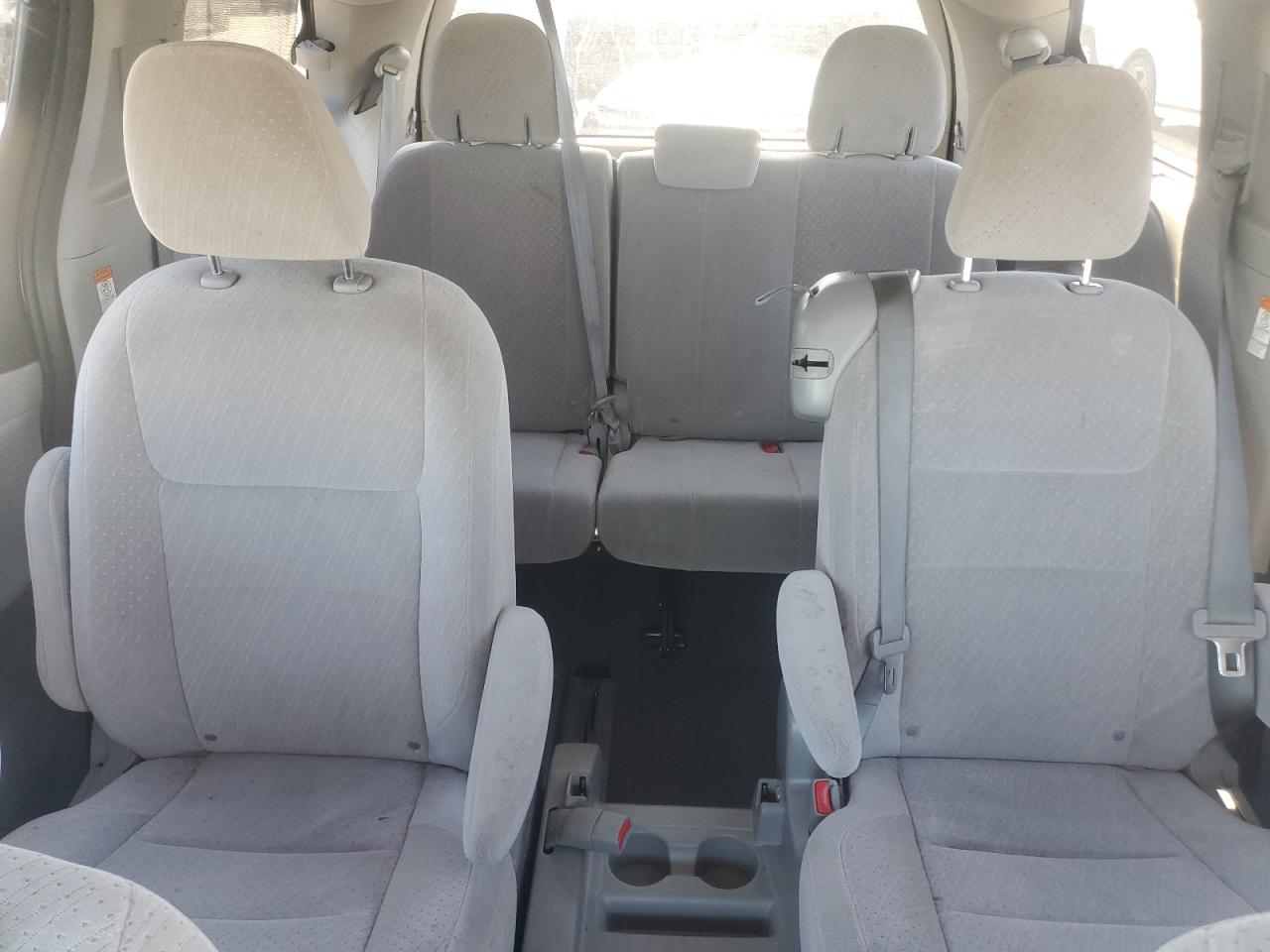 2020 Toyota Sienna - Image 10