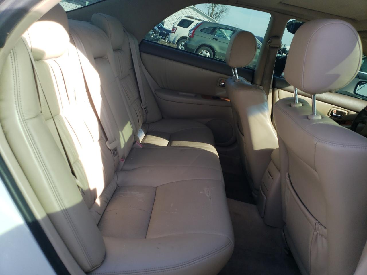 2001 Lexus ES - Image 10
