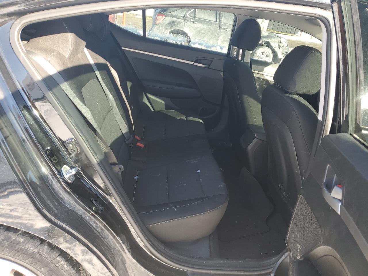 2018 Hyundai Elantra - Image 10