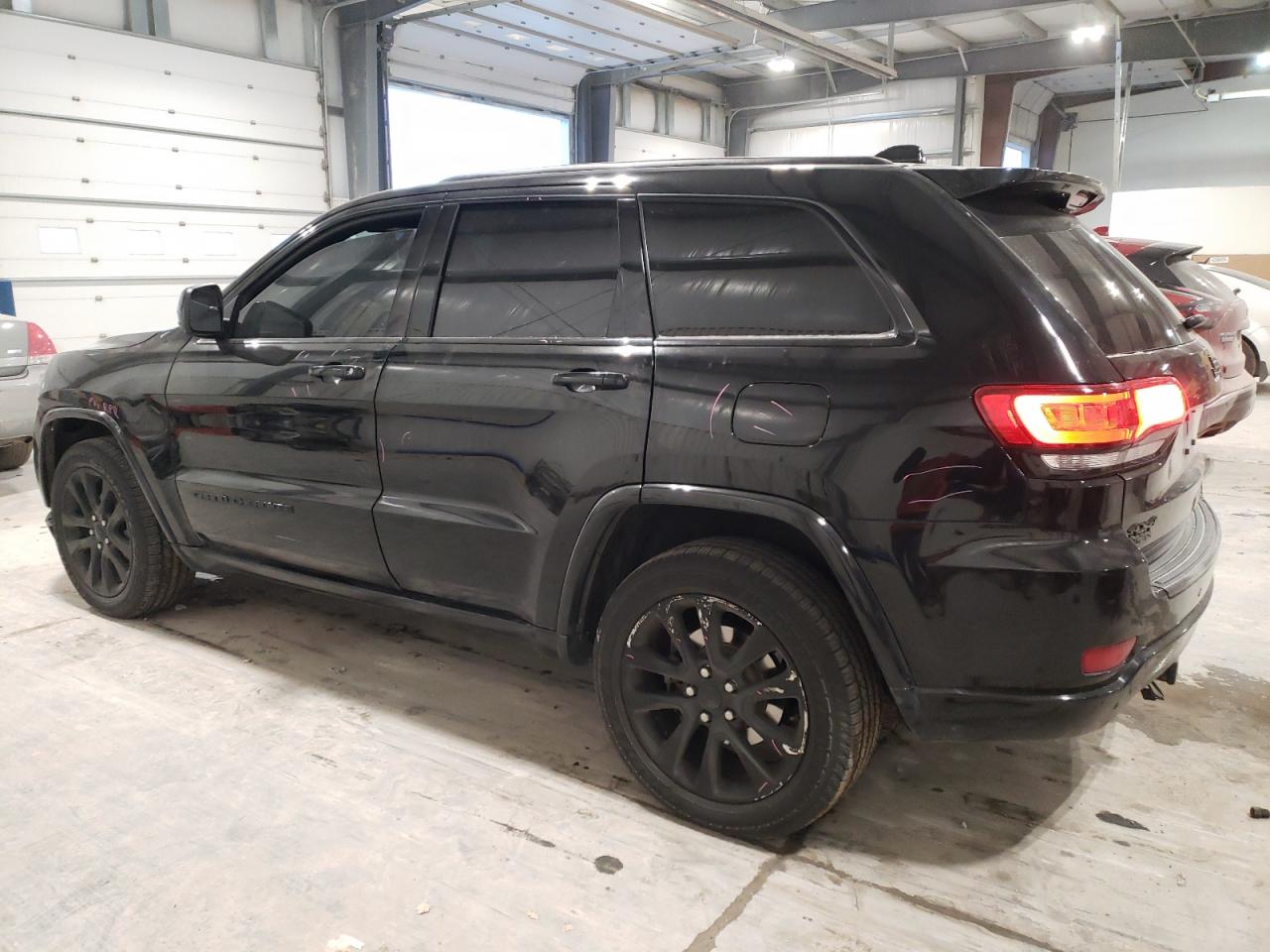 2019 Jeep Grand Cherokee - Image 2