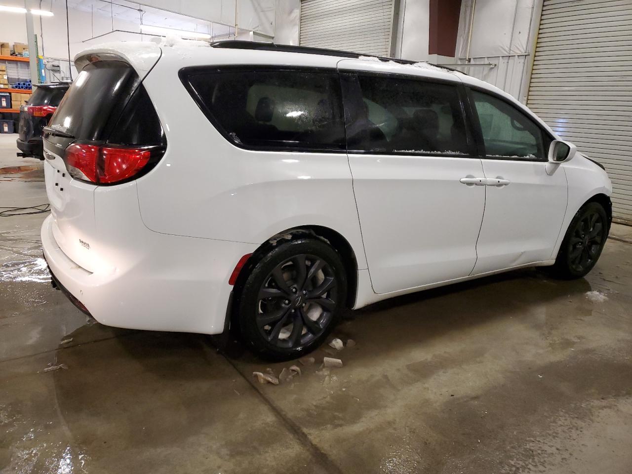 2019 Chrysler Pacifica - Image 3