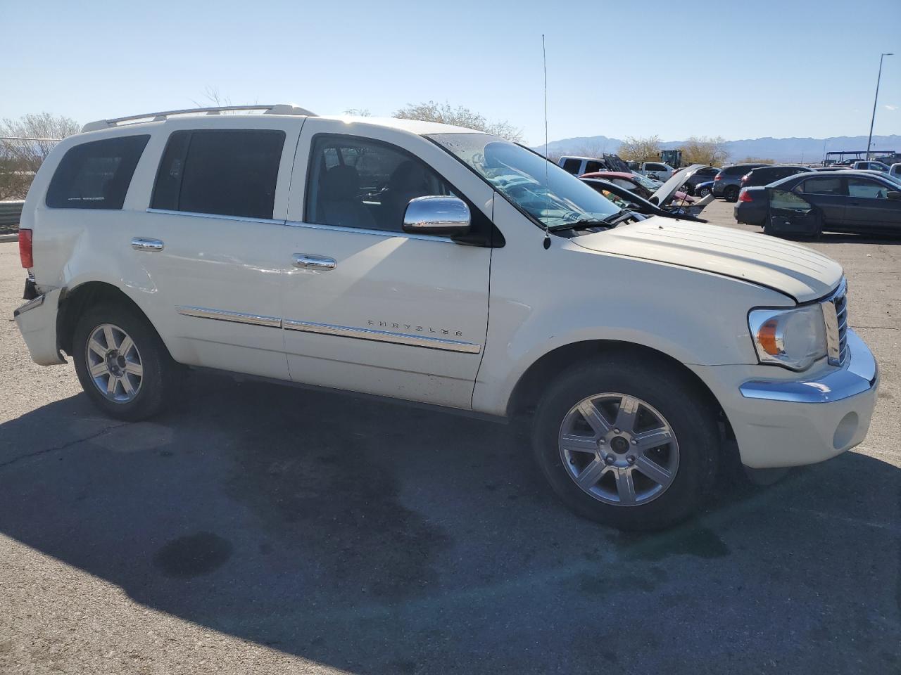 2009 Chrysler Aspen - Image 4