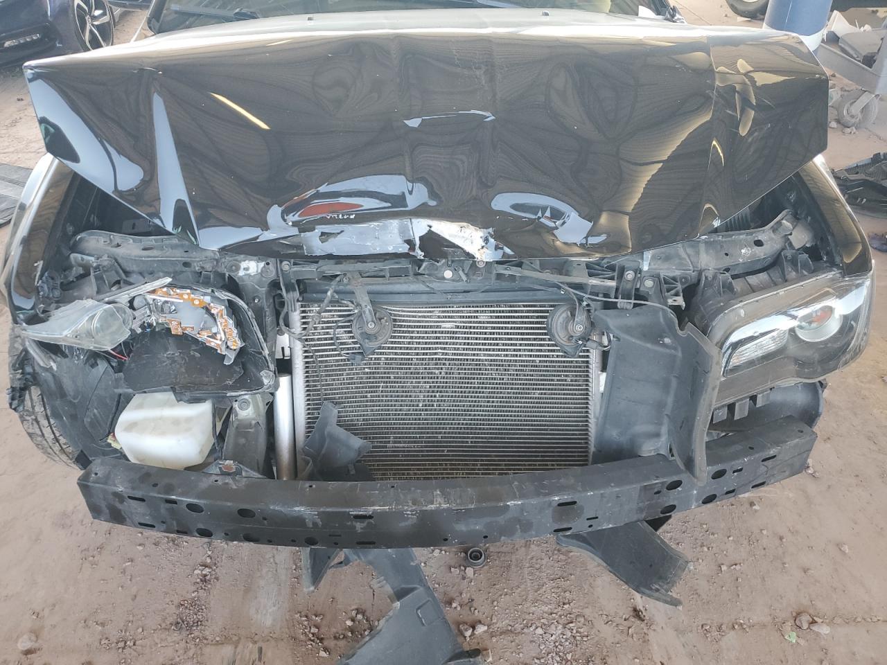 2018 Chrysler 300 - Image 11