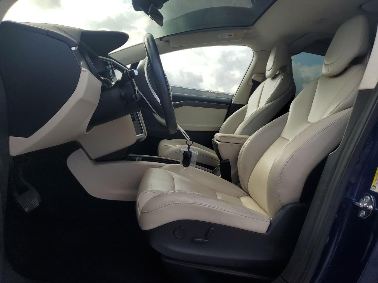 2017 Tesla Model X VIN: 5YJXCDE24HF068211 Lot: 44210845