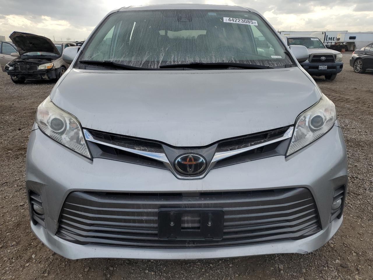 2020 Toyota Sienna - Image 5