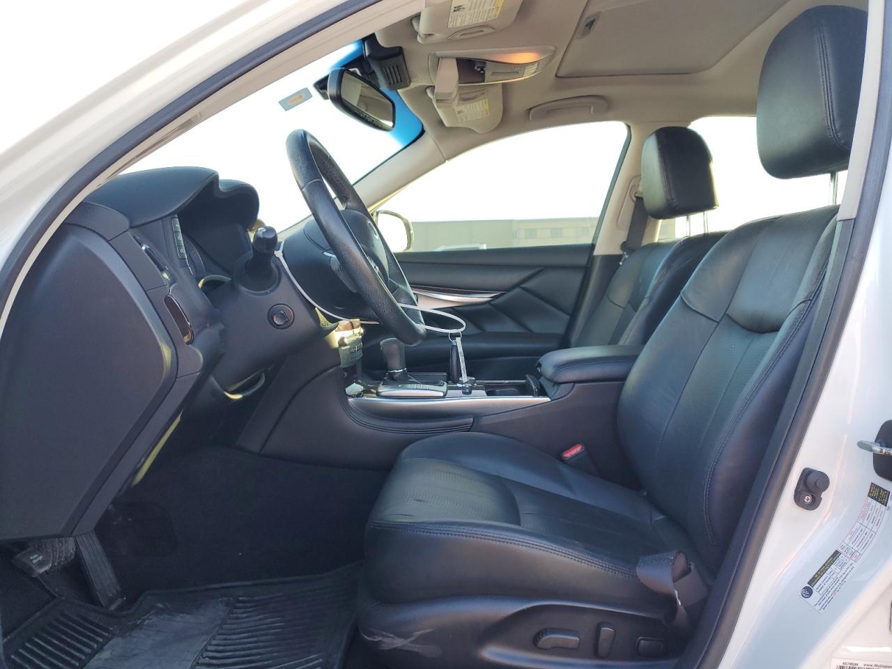 2017 Infiniti Q70 - Image 7