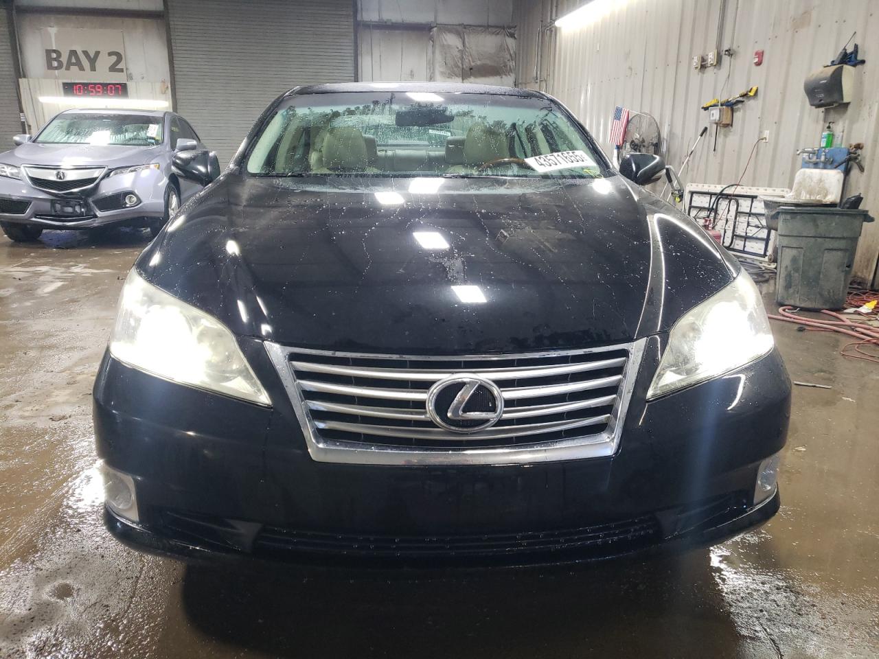 2011 Lexus ES - Image 5