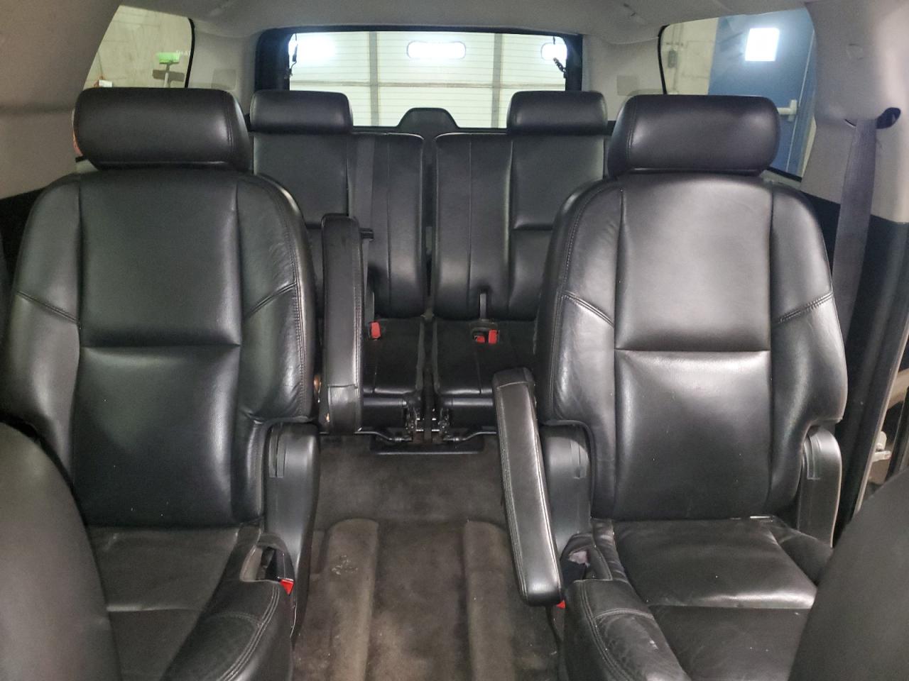2010 Cadillac Escalade - Image 10