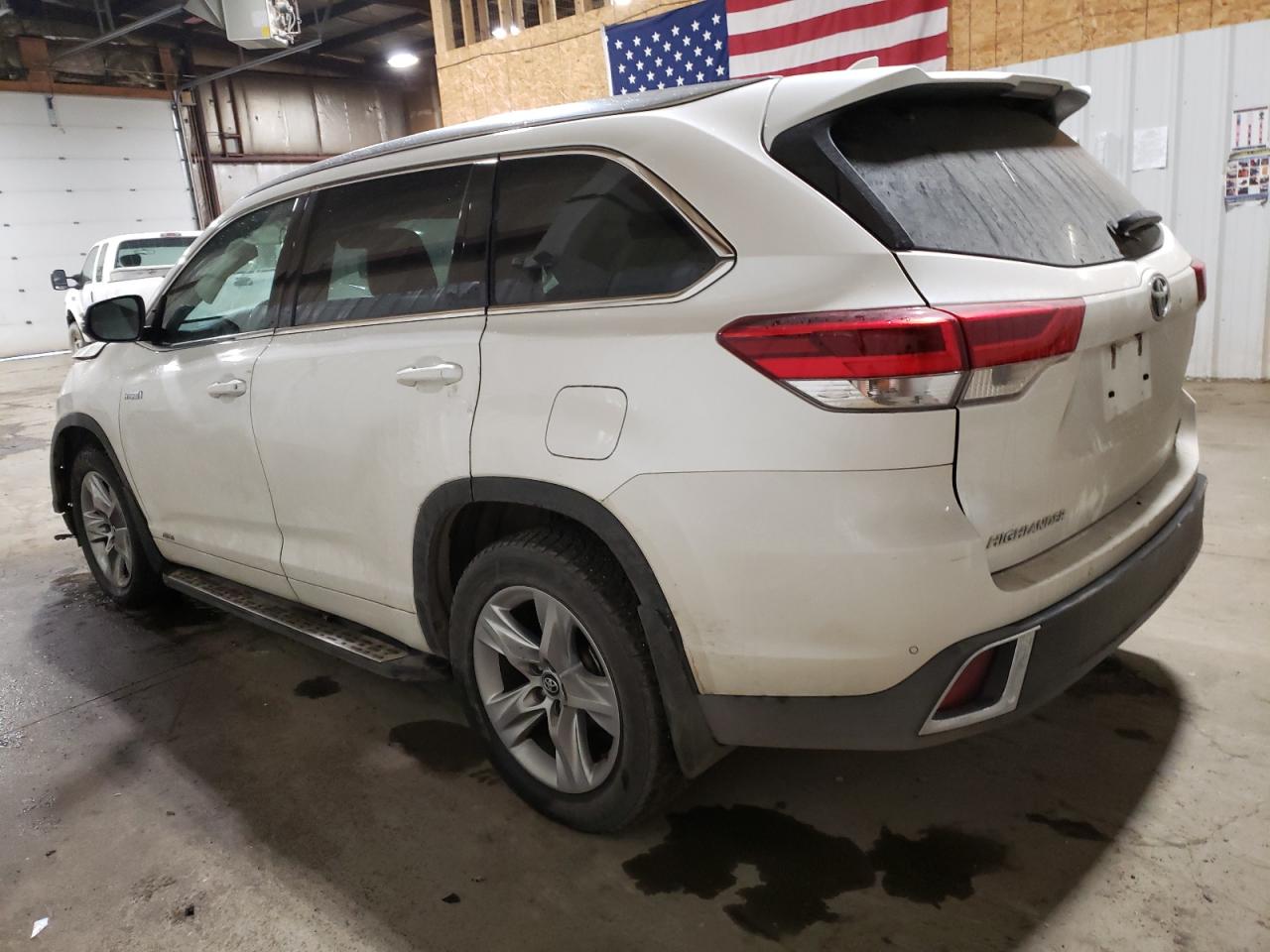 2017 Toyota Highlander - Image 2