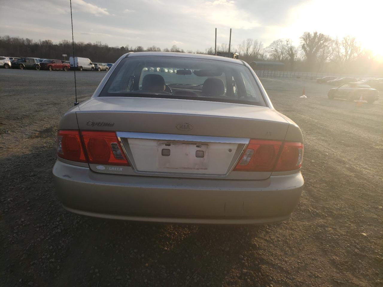 2004 Kia Optima - Image 6