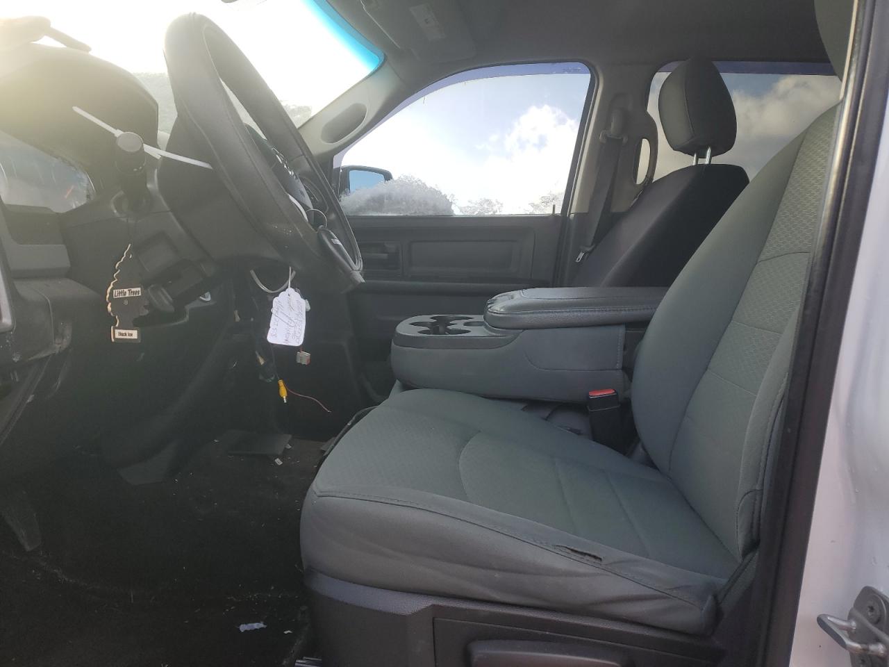 2015 RAM 1500 - Image 7