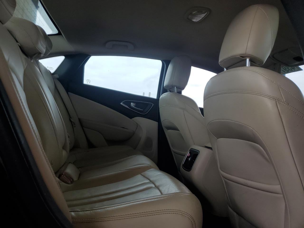 2015 Chrysler 200 - Image 10