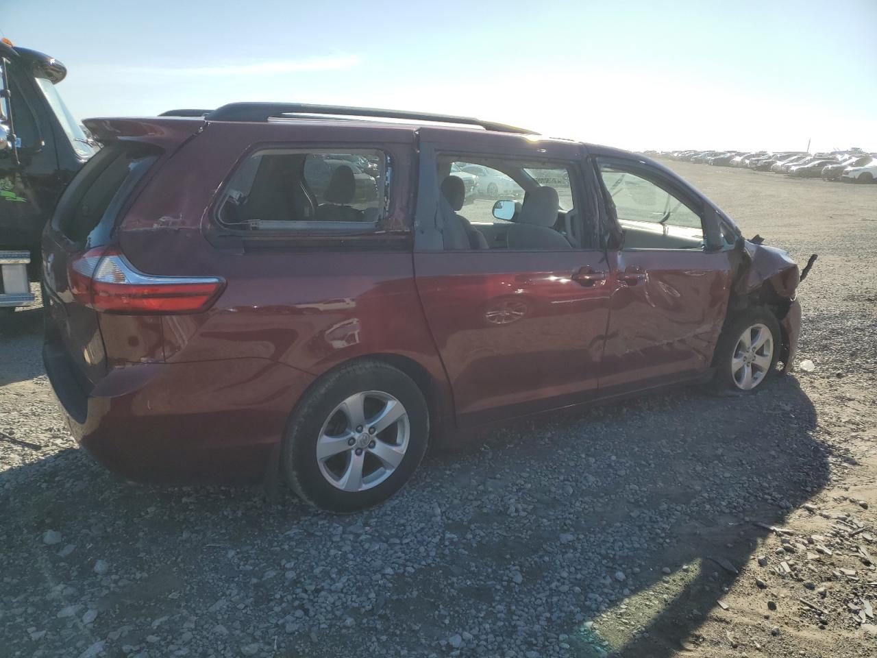 2016 Toyota Sienna - Image 3