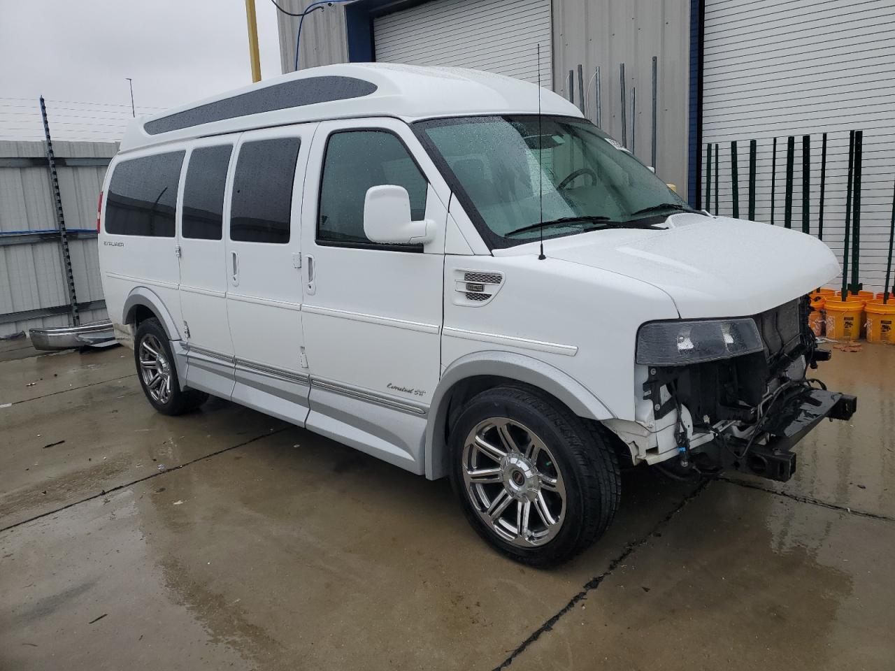 2015 GMC Savana - Image 4