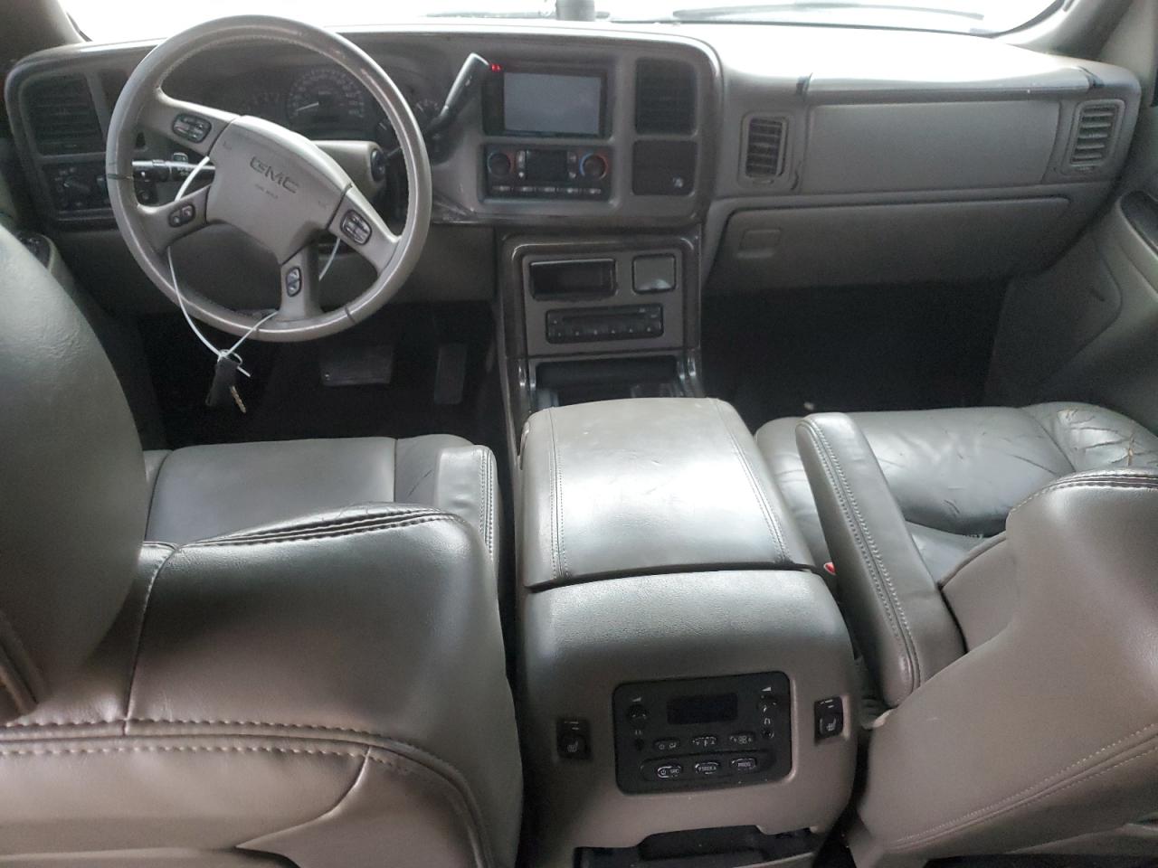 2004 GMC Yukon - Image 8