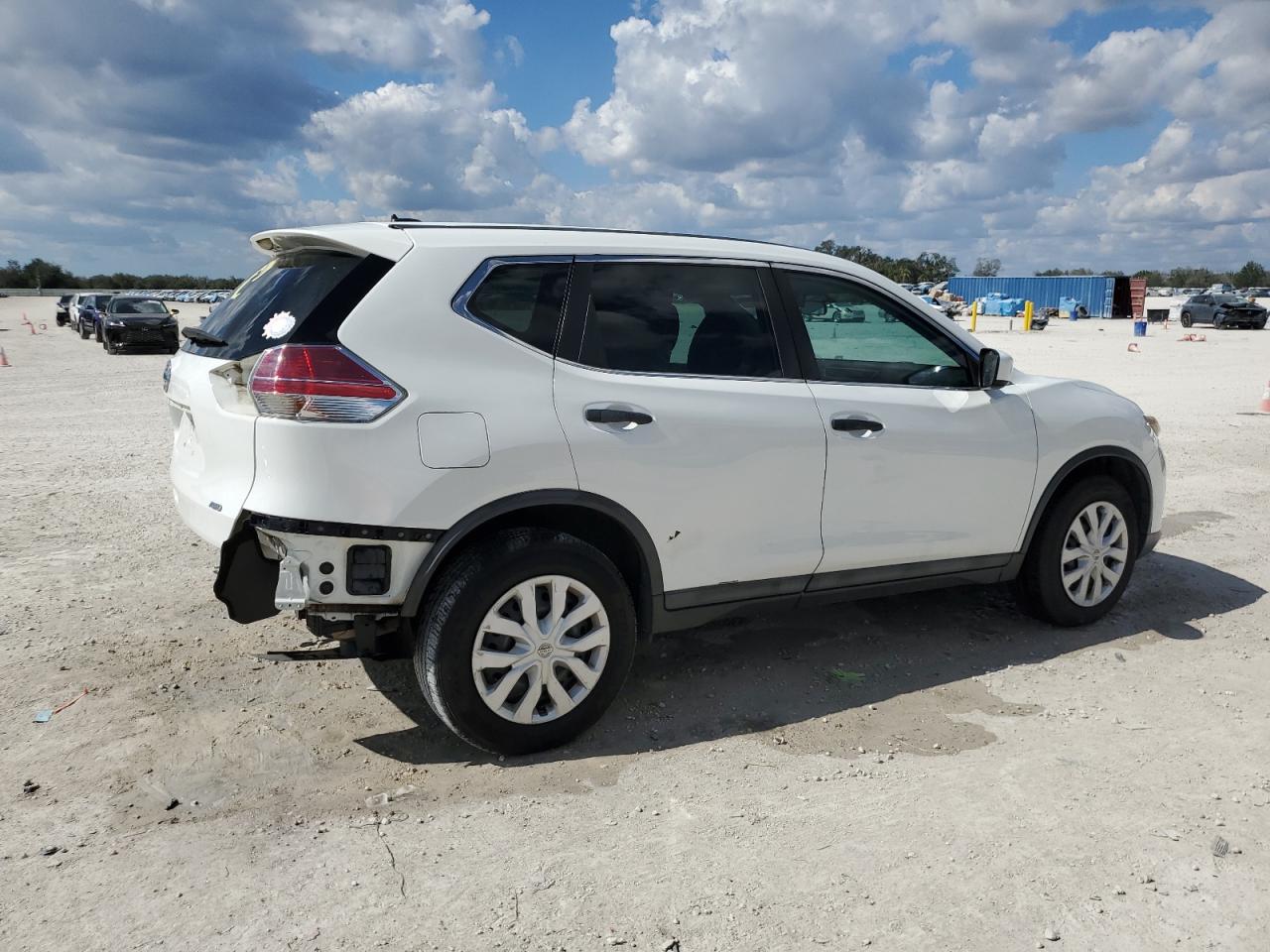 2016 Nissan Rogue - Image 3