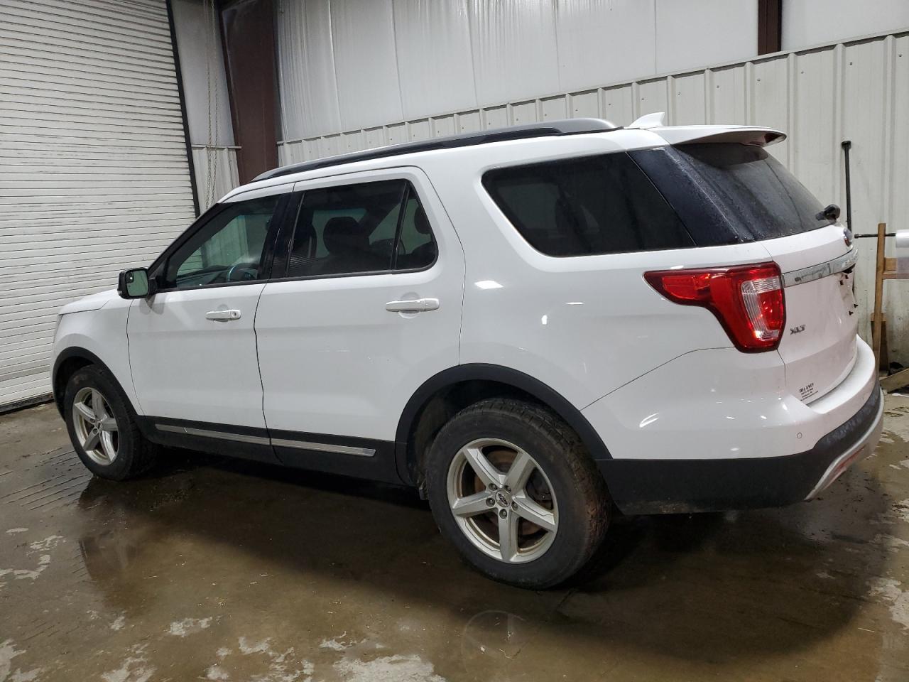 2016 Ford Explorer - Image 2