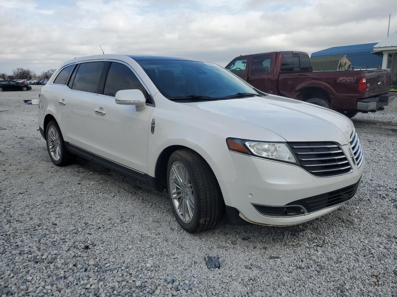 2018 Lincoln MKT - Image 4