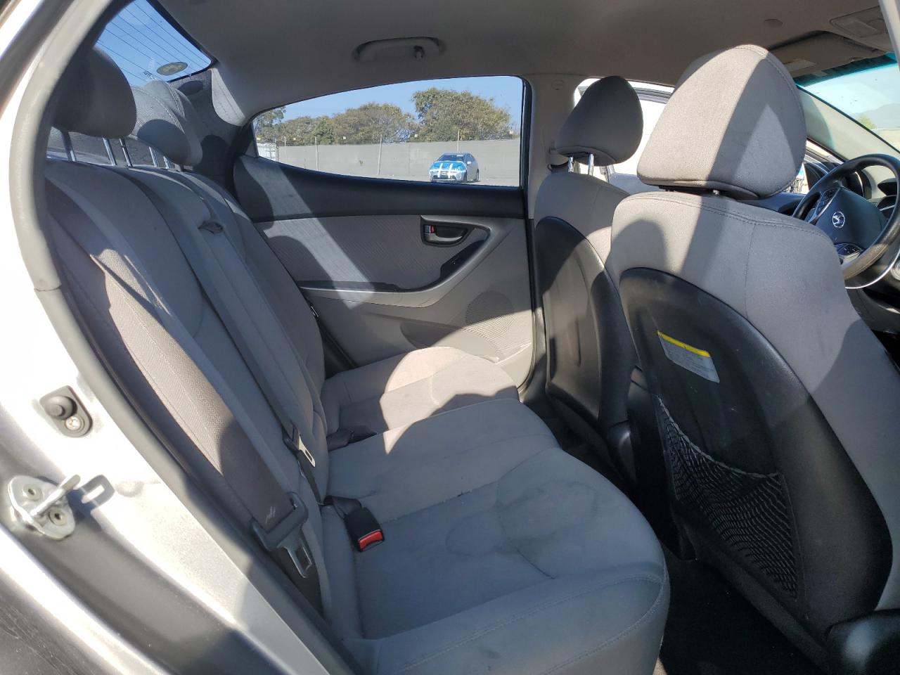 2013 Hyundai Elantra - Image 10
