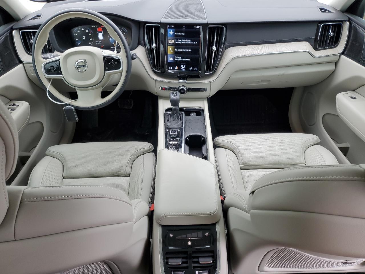 2021 Volvo XC60 - Image 8