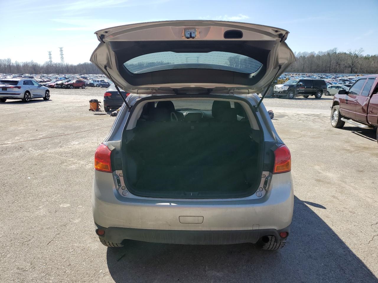 2015 Mitsubishi Outlander - Image 6