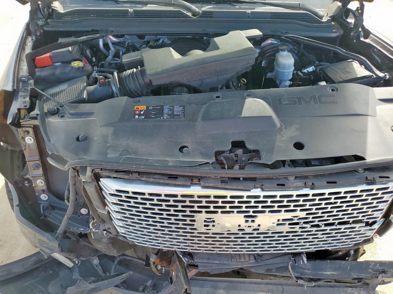 2016 GMC Yukon - Image 12